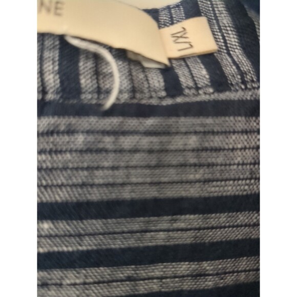 Cheyenne Elegant Black Tunic Top with Striped Pattern and Relaxed Fit - Picture 5 of 12